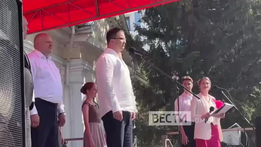 В Омске открылась выставка «Флора», посвящённая 80-летию Победы