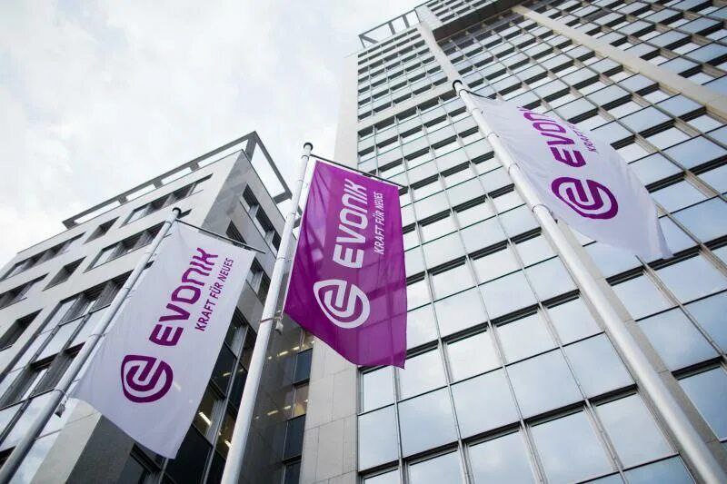 Один из крупнейших химических концернов Германии Evonik Industries объявил о сокращении семи тысяч рабочих мест.   Проблемы в химпроме ФРГ колоссальные, BASF уже давно штормит, на очереди средние предприятия.