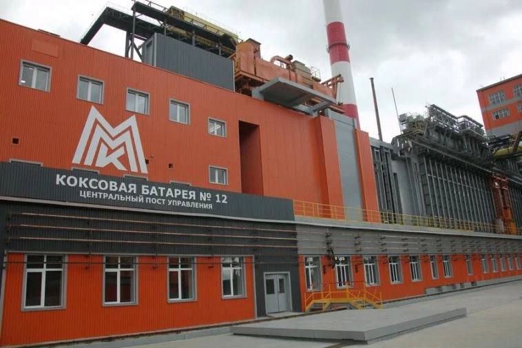 ⏰ ММК вывел из эксплуатации шесть морально и физически устаревших коксовых батарей Модернизация коксохимического производства - самая масштабная инвестиционная программа Магнитогорского металлургического комбината последних лет. Она направлена на усовершенствование процесса выпуска важнейшего для металлургов сырья и снижения техногенной нагрузки на окружающую среду. С запуском в июле 2024 года комплекса высокотехнологичной коксовой батареи КБ №12 производительностью 2,5 млн тонн сухого кокса в год появилась возможность вывести из эксплуатации устаревшие мощности коксохимического производства ММК. Подробнее…