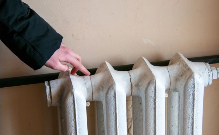 Температуру в батареях в Москве повысили в связи с ожидающимся похолоданием О похолодании сообщали синоптики и городские службы По их данным в ближайшие дни температура воздуха в Москве и области опустится до 25 градусов Фото Global Look Press