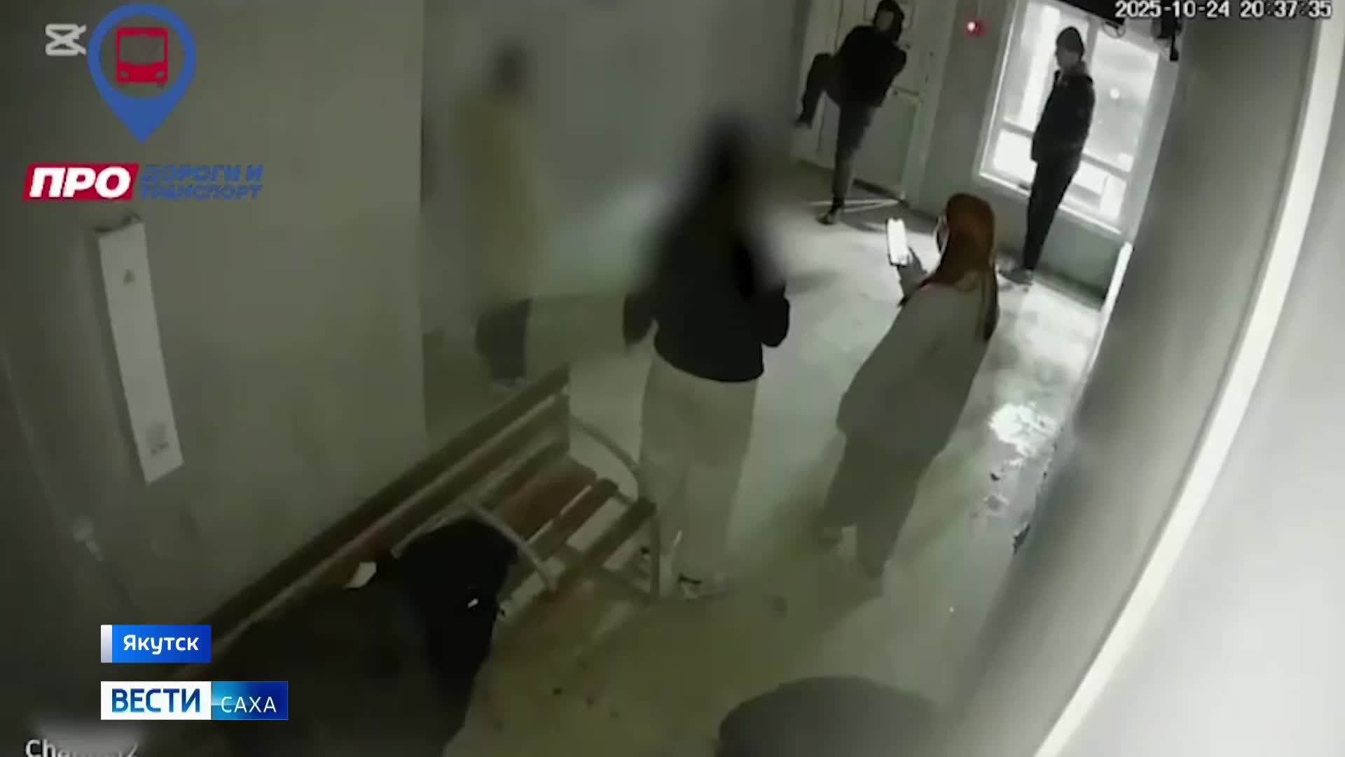 В Якутске полиция выявила трех школьников, повредивших автобусную остановку