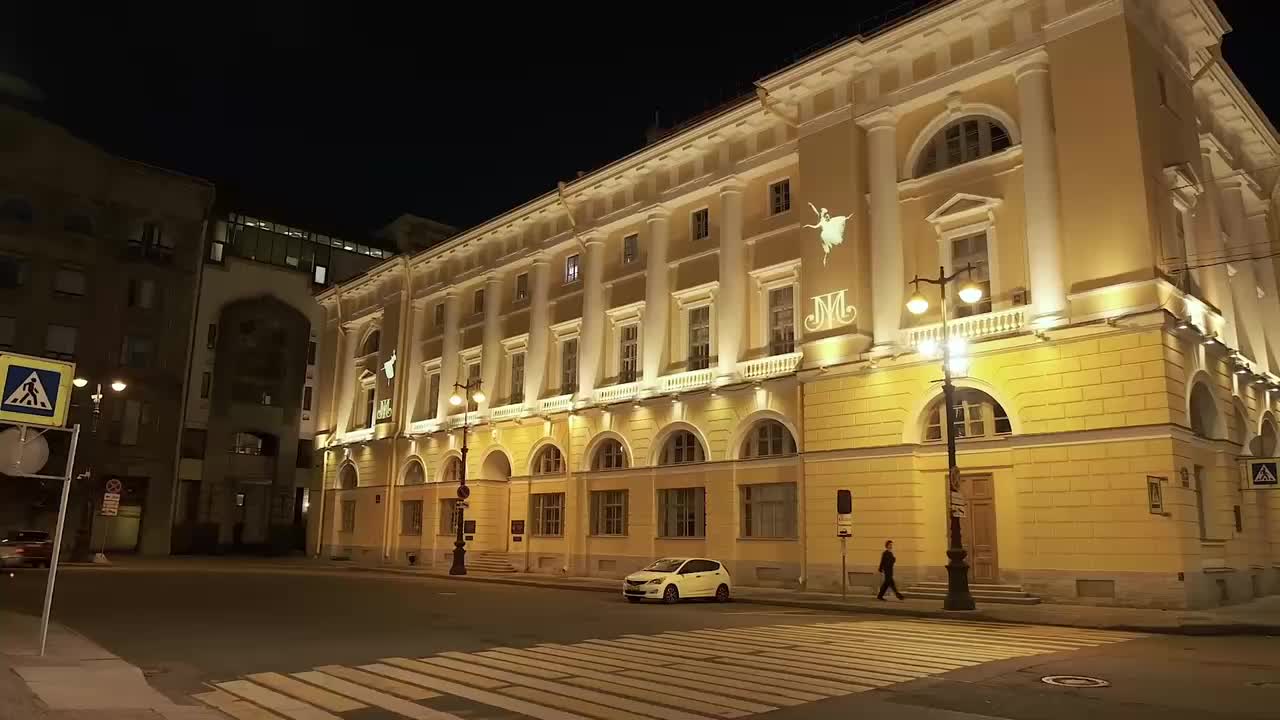 Световые проекции балерин украсят фасад Музея театрального искусства в Петербурге