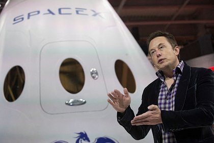 Илон Маск назвал главную цель SpaceX на ближайшие 10 лет Глава корпорации SpaceX Илон Маск назвал успешную эксплуатацию ракет Starship главной целью на ближайшие годы. Об этом Маск заявил в интервью изданию ArsTechnica. Отвечая на вопрос о главных задачах SpaceX на ближайшее десятилетие, предприниматель подчеркнул первостепенную важность стабильного запуска проекта Starship. По словам миллиардера, создание первой полностью многоразовой орбитальной ракеты-носителя является лишь вопросом времени. Маск подчеркнул, что подобная ракета станет «святым Граалем ракетостроения». Интервью Маска взяли за несколько часов до девятого тестового полета Starship, который завершился неудачей из-за бесконтрольного вращения аппарата. При этом Илон Маск подчеркнул, что главной целью тестовых запусков является сбор данных и проверка экспериментальных компонентов ракеты. Также миллиардер рассказал, что новое поколение двигателей Raptor 3 будет готово к концу года.