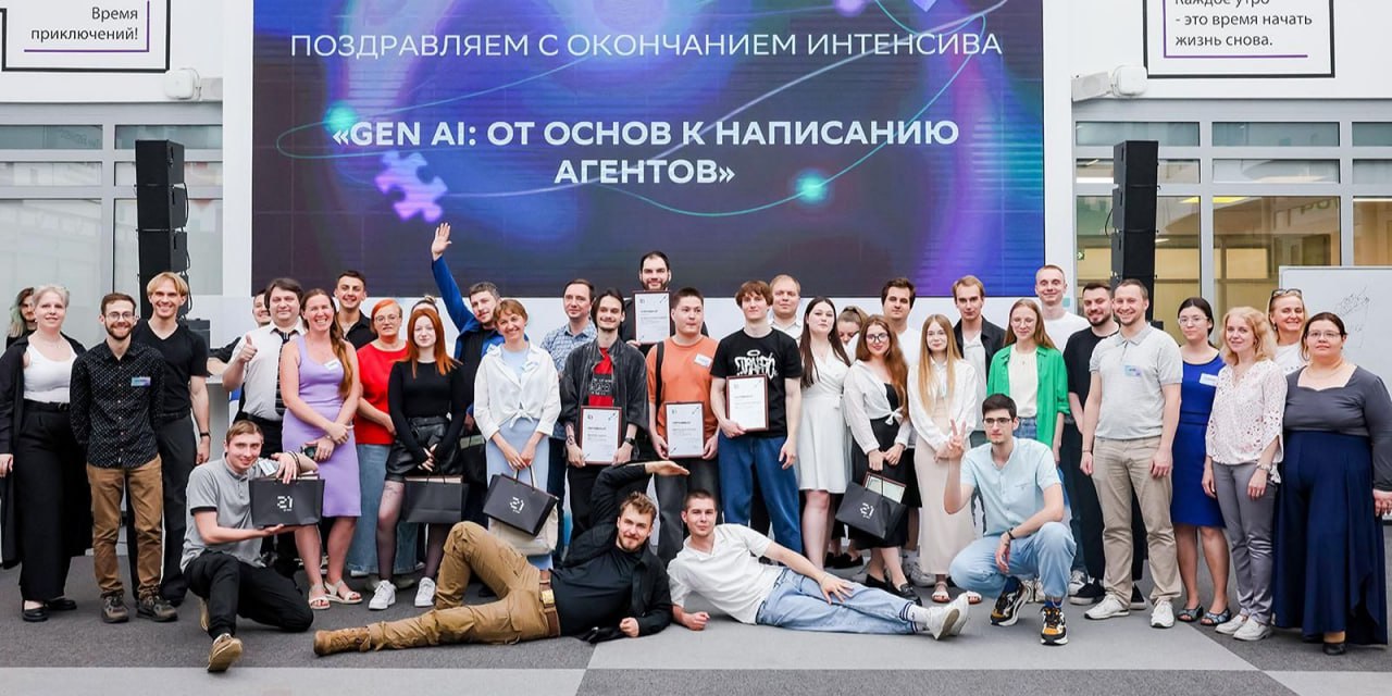 Преподаватели из 14 московских колледжей изучили технологии искусственного интеллекта Внедрение нового подхода в образовательный процесс позволит студентам освоить навык работы с ИИ. 100 преподавателей из 14 столичных колледжей обучились работе с технологиями искусственного интеллекта ИИ и их интеграции в образовательный процесс. Интенсив провели в школе цифровых технологий Сбера «Спрос на ИТ-специалистов постоянно растет. Московские колледжи отвечают на этот запрос, обучая квалифицированных профессионалов, которые успешно трудятся в ведущих компаниях столицы. Чтобы обеспечивать необходимый уровень подготовки, преподаватели постоянно совершенствуют свои навыки. Особое внимание уделяется внедрению искусственного интеллекта в образовательный процесс. В этом году 100 преподавателей ИТ-дисциплин из 14 московских колледжей освоили навыки применения нейросетей в школе цифровых технологий. По итогам обучения педагоги смогут оптимизировать свою работу», — в пресс-службе ведомства.