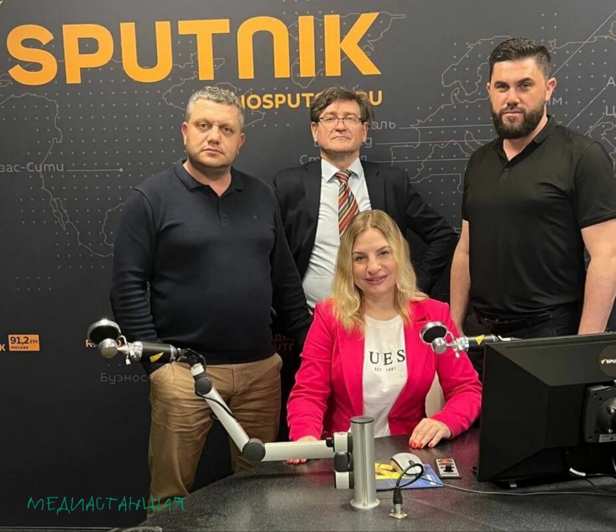 Радиостанция Sputnik запустила вещание в Екатеринбурге. ИА, сильно пострадавшее из-за арестов своих сотрудников в Азербайджане, решило вещать для граждан уральского города на волне 91,4 FM. Основной контент волны составляют патриотические блогеры навроде Дмитрия Пучкова, программы Марии Захаровой и пр. На сегодняшний день некоторые работники Sputnik по-прежнему остаются задержанными азербайджанскими властями. Мысленно остаёмся рядом с коллегами и желаем успехов новой радиостанции.