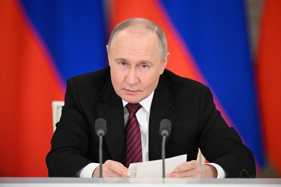 Путин поручил подготовить дополнительные ограничения на использование в России программного обеспечения, в том числе месседжеров, из недружественных стран  Он также поручил рассмотреть вопрос о введении дополнительных мер поддержки экспортеров отечественного ПО.