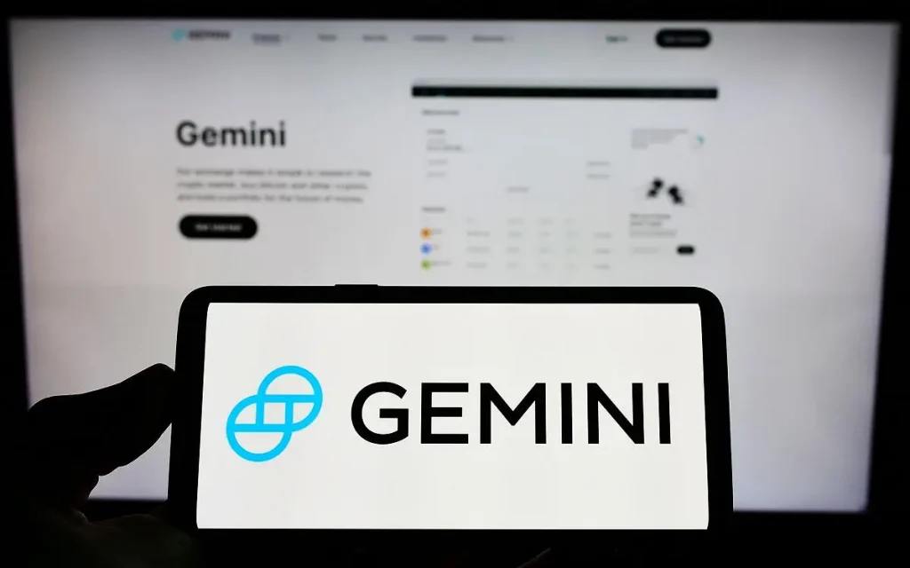 Gemini подала заявку на IPO, сообщает Bloomberg  Биржа сотрудничает с Goldman Sachs и Citigroup, а выход на рынок ожидается уже в этом году. Kraken также планирует IPO в 2026 году.   С приходом Марка Уеды в SEC регулятор ослабил давление на криптоиндустрию.  Подробнее: cryptol.info/Gemini  #Gemini    Cryptol