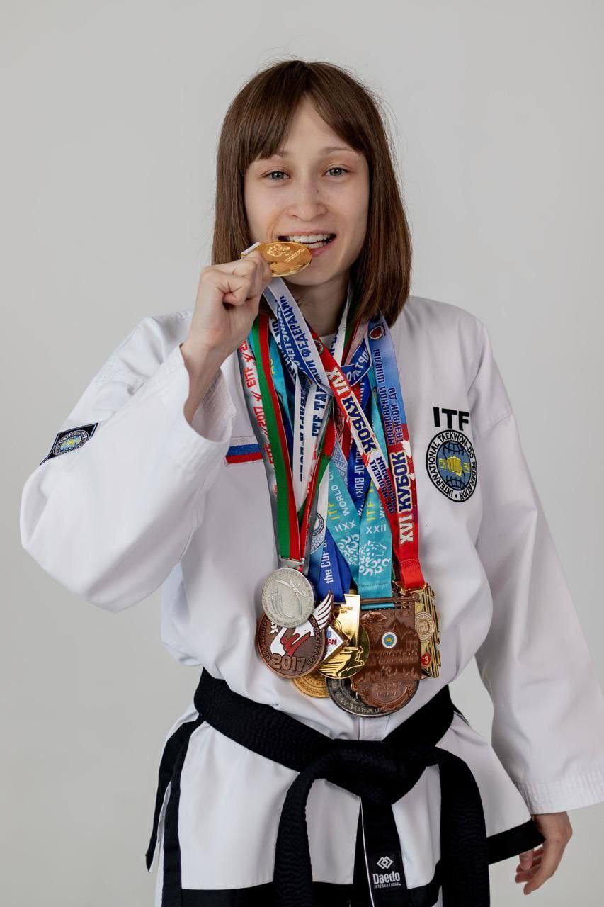 Спортсменка из Бурятии выступит на чемпионате мира по тхэквондо С 4 по 13 октября в итальянском городе Езоло пройдет Чемпионат и Первенство Мира по тхэквондо Участие в соревнованиях примут спортсмены из 55 стран Сборная России будет выступать в нейтральном статусе Нашу страну будут представлять 108 сильнейших спортсменов Среди них воспитанница Республиканской спортивной школы олимпийского резерва из Бурятии Ангелина Пищалкина infpolru