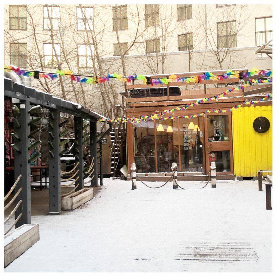 Власти Санкт Петербурга рассматривают возможность запрета продажи алкоголя в барах и ресторанах с летними площадками из за многочисленных жалоб на беспорядок включая шум драки и загрязнение территории Подпишись на нас в МАХ