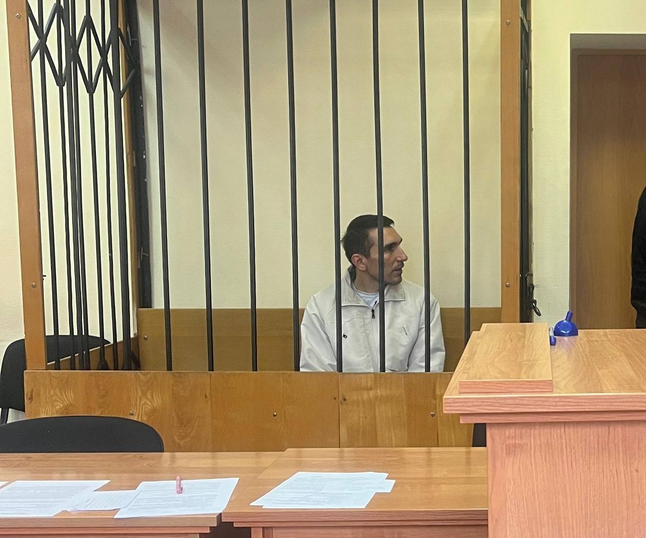 «Погибшую в ДТП» тренершу по карате мог убить ее муж «Смертельная» авария произошла 29 июля в Березовском: по данным ГАИ, находившийся за рулем Андрей Папст слетел с дороги и врезался в столб. Тогда сообщалось, что его супруга Алена скончалась до приезда скорой от полученных травм. Позже эксперты обнаружили на ее теле следы удушья. По версии следствия, Алену убил муж. Мужчине грозит до 15 лет лишения свободы. Фото: Прокуратура Свердловской области Новости из Екатеринбурга