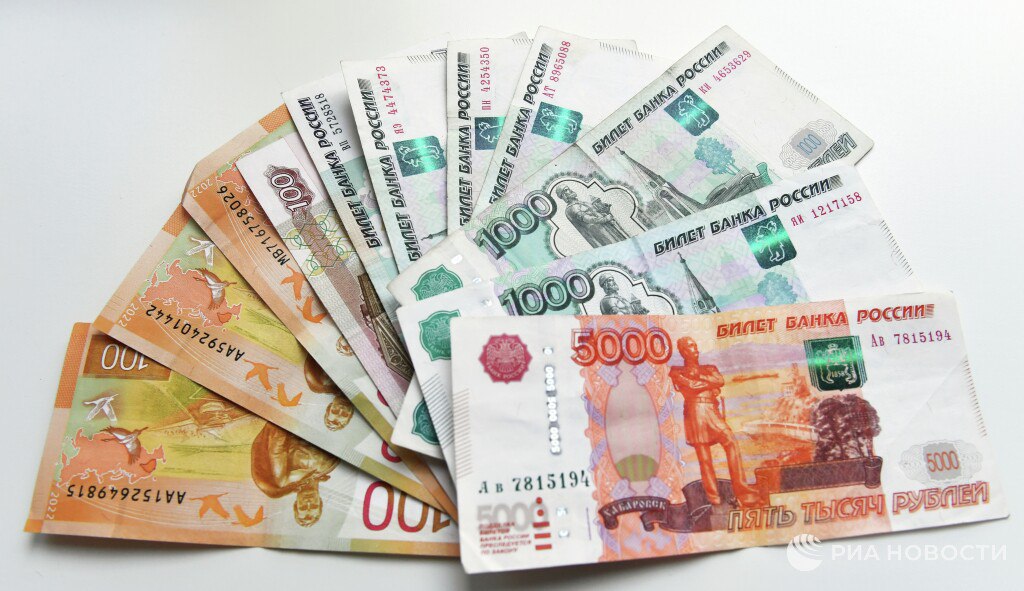 Рублевые купюры в пятерке самых защищенных в мире По словам эксперта первое место в топе занимает швейцарский франк затем идут евро и австралийский доллар Подписаться на РИА Новости