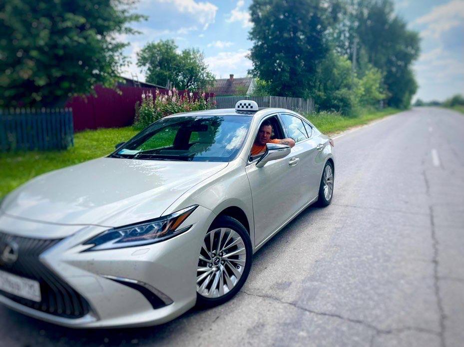 Такси подорожает на 20 30 Таким прогнозом с Autonews поделились представители сервиса такси Максим С учетом стоимости автомобилей расходов на обслуживание лизинг и простои при переходе на новые машины мы оцениваем потенциальный рост тарифов в диапазоне 20 30 в течение 2026 2027 годов сообщили в компании