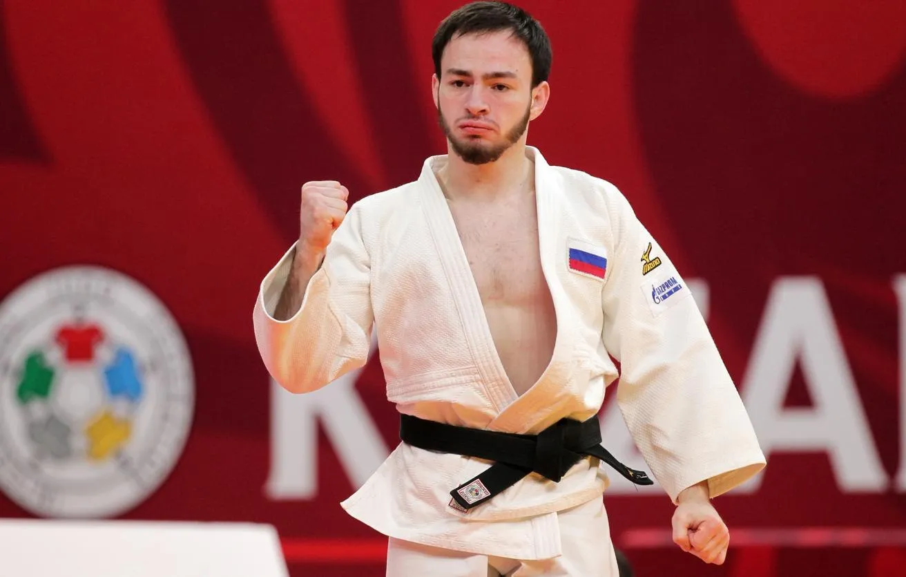 Дагестанец Мурад Чопанов стал триумфатором чемпионата Европы по дзюдо который проходит в Тбилиси Он завоевал золотую медаль в весе до 66 кг В финале Чопанов нанес поражение представителю Финляндии Луукаму Сахе РИА Дагестан в МАХ