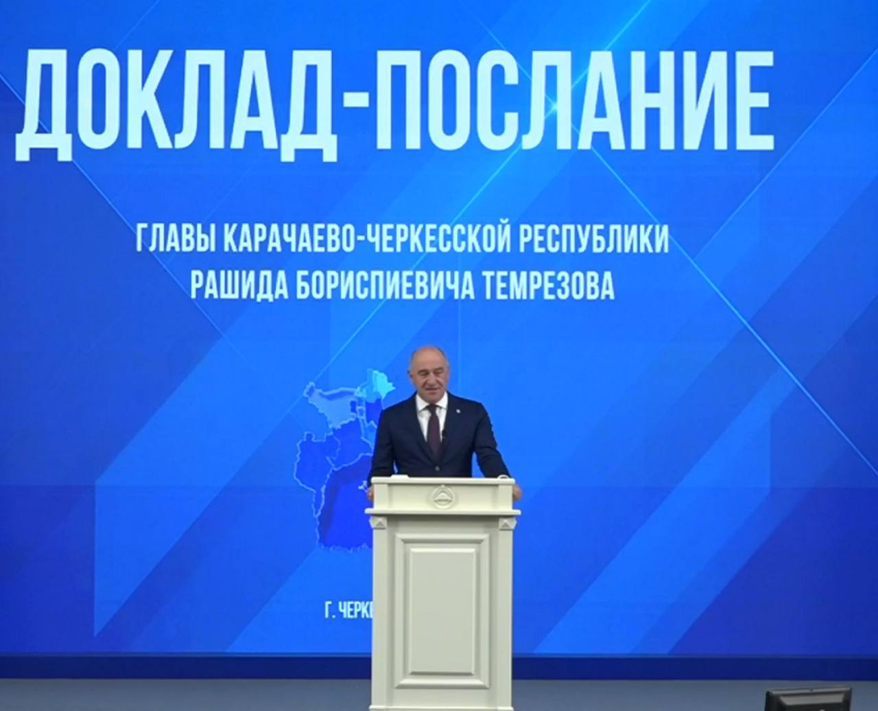 Республика демонстрирует устойчивые темпы роста по ключевым макроэкономическим направлениям – промышленное производство, сельское хозяйство и туризм, инвестиции, валовой региональный продукт Объём валового регионального продукта вырос на 9%. Рост зафиксирован по всем четырём основным направлениям социально-экономического развития: выпуск товаров и услуг, доходы населения, частные инвестиции в основной капитал, увеличение числа рабочих мест.