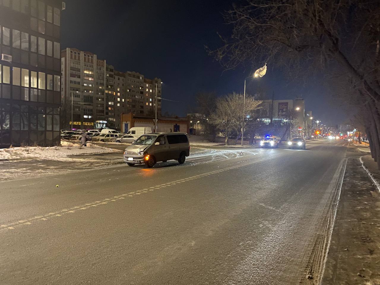 Иномарка сбила пешехода в центре Кургана  Инцидент произошёл вчера вечером на улице Пушкина. Водитель Тойоты ехал со стороны Криволапова в направлении Бажова и сбил пешехода, перебегавшего проезжую часть в неустановленном месте. Сейчас он с травмами находится в реанимации.    Госавтоинспекция УМВД России по городу Кургану  ГТРК Курган