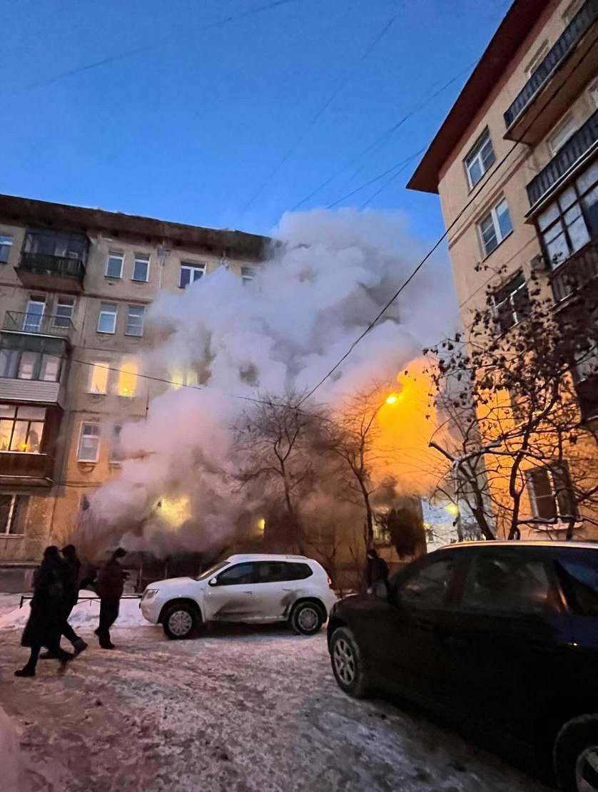 Девушка бросила коктейль Молотова в пункт сбора гуманитарной помощи для СВО на Кантемировской улице Поджигательницу задержали Информации о пострадавших пока нет Подписаться на НТВ Петербург Буст канала