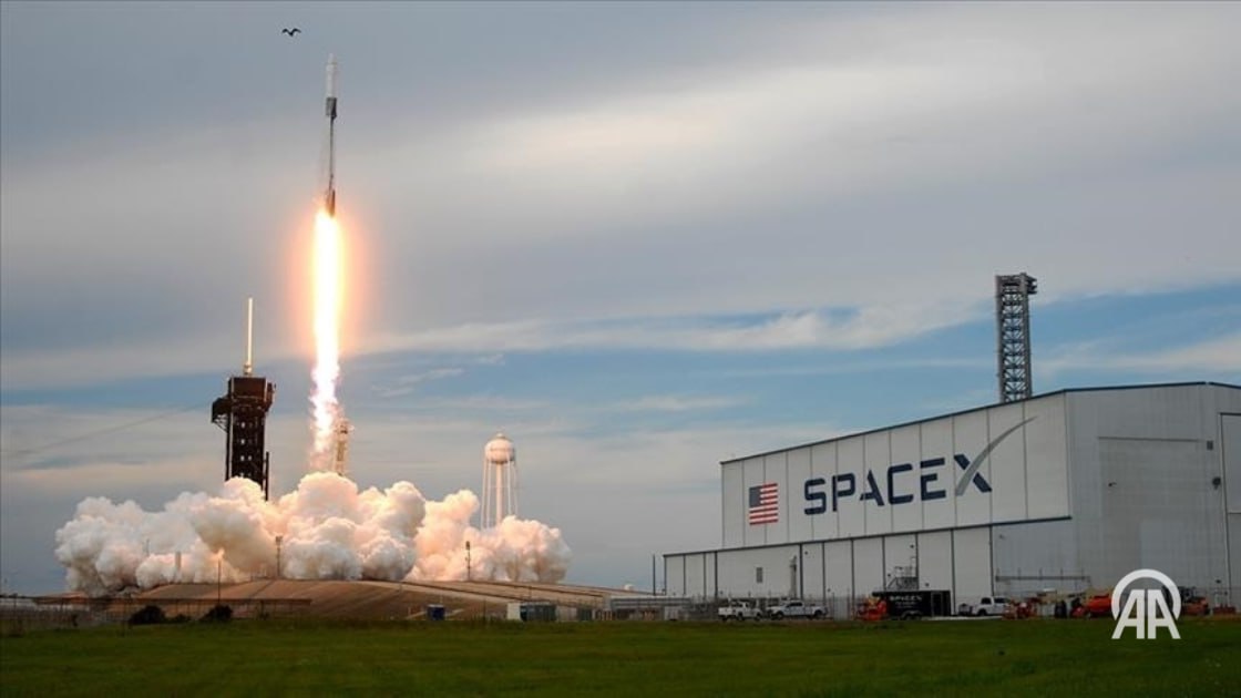 Ракета носитель Falcon 9 компании SpaceX успешно вывела на орбиту спутник Sentinel 6B предназначенный для мониторинга повышения уровня мирового океана Запуск состоялся в ночь на 17 ноября по местному времени с космодрома на базе Космических сил США Ванденберг в Калифорнии Старт был осуществлен точно по расписанию в 21 21 42 по тихоокеанскому времени 05 21 UTC Спутник успешно отделился от второй ступени через 57 минут после старта и перешёл в автономный полет Подробнее на нашем сайте http v aa com tr 3745715 24 7 в сутки с Агентством Анадолу