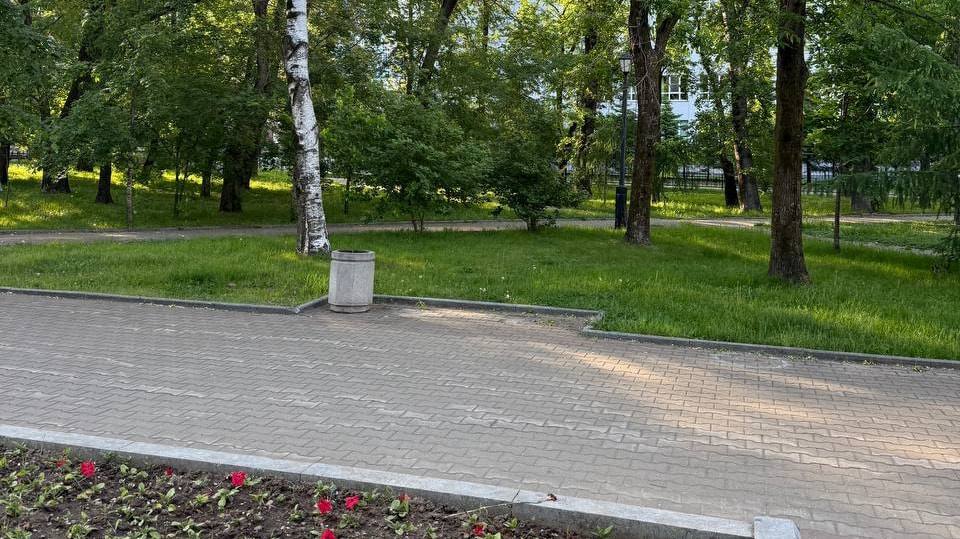 Без скамеек на бульваре оставила хабаровчан мэрия На днях из сквера Пограничной славы на Уссурийском бульваре пропали скамейки: их увезли муниципальные службы. Хабаровчане задались вопросом, когда лавки поставят на место, но мэрия заявила, что возвращать их не планирует. Теперь присесть и отдохнуть горожанам негде. Прочитать статью полностью