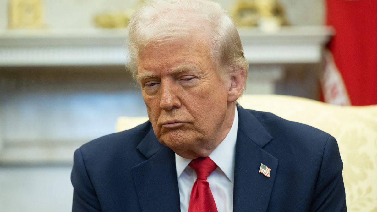 ‍ Суд заблокировал указ Трампа о запрете на убежище для нелегалов в США  Речь идет о подписанном в день инаугурации документе — президент запрещал просить убежище тем, кто незаконно пересекает границу с Мексикой.   Судья Рэндольф Мосс постановил, что «президент превысил свои полномочия».  Переезд