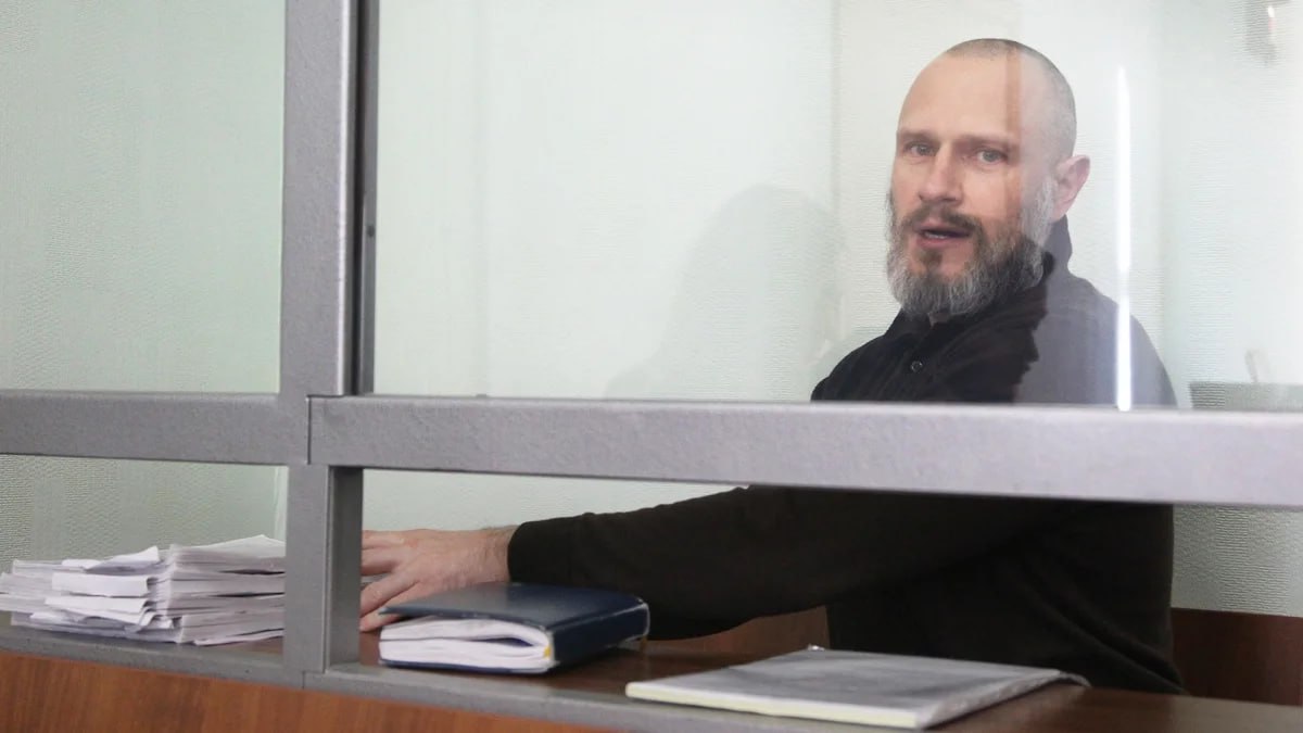 Осужденного экс-руководителя нижегородского и самарского управлений Росприроднадзора Олега Кручинина не отпускают на СВО Как выяснил «Ъ-Приволжье», еще в конце прошлого года он начал обращаться в военкомат и даже успел подписать со своей стороны контракт с Минобороны, но в часть его не отправили. Военкомат сообщил родственникам арестанта, что Олег Кручинин не прошел отбор контролирующих органов и за разъяснениями надо обращаться в ФСБ или суд. В итоге бывший чиновник попросил суд обязать военных заключить с ним контракт для участия в СВО. Третьим лицом в это разбирательство привлекли нижегородское УФСБ, сотрудники которого вели расследование против госслужащего. Фото: Роман Яровицын, Коммерсантъ Подписывайтесь на «Ъ-Приволжье» Оставляйте «бусты»