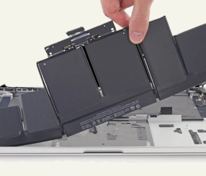 Последнее обновление macOS позволяет продлить срок службы батареи MacBook В macOS 26 4 появится новая функция защиты аккумулятора MacBook Пользователи смогут вручную задать максимальный уровень зарядки от 80 до 100 что поможет снизить износ батареи и продлить срок ее службы Новая возможность реализована в обновлении macOS 26