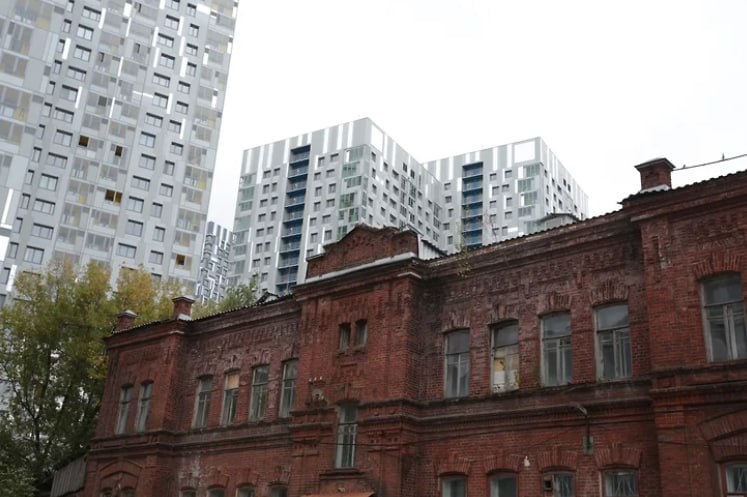 В Перми признали неудовлетворительным состояние исторического здания бакинститута Региональная госинспекция по охране объектов культурного наследия отнесла памятник архитектуры Бактериологический институт Пермского губернского земства архитектор Е А Волошинов к объектам культурного наследия находящимся в неудовлетворительном состоянии Соответствующий приказ инспекции опубликован на сайте ведомства первым на него обратил внимание Новый компаньон Историческое двухэтажное здание площадью 1 1 тыс кв м находится на ул Куйбышева 54а в Свердловском районе города