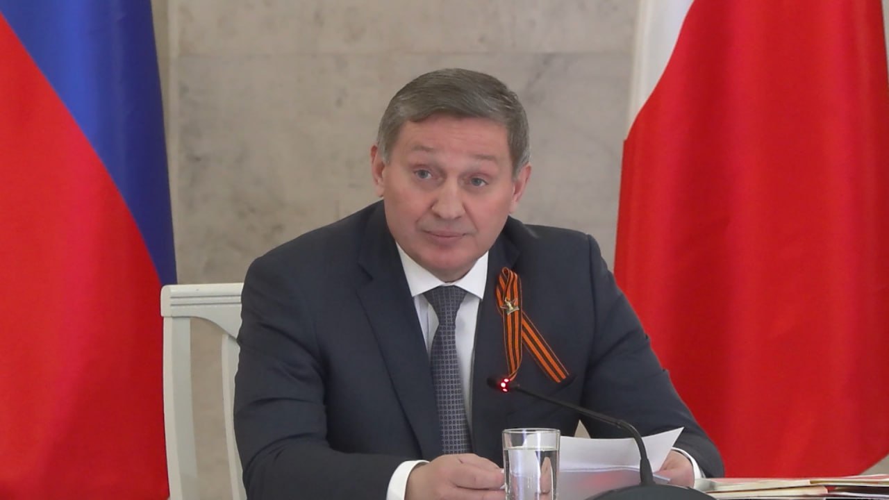 Президент России наградил губернатора Волгоградской области орденом «За заслуги перед Отечеством» III степени Соответствующий указ был подписан главой государства 24 июня. Документ уже опубликован на сайте правовых актов. В тексте указано, что Андрей Бочаров отмечен высокой государственной наградой за большой вклад в социально-экономическое развитие нашего региона. Подписаться