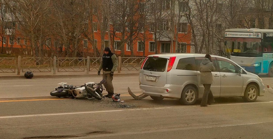 На Камчатке мотоцикл протаранил автомобиль Сегодня во второй половине дня в районе 8-го километра в окрестностях столицы Камчатского края произошло ДТП с мотоциклом. Предварительно, обошлось без пострадавших. Нажмите для подробностей -