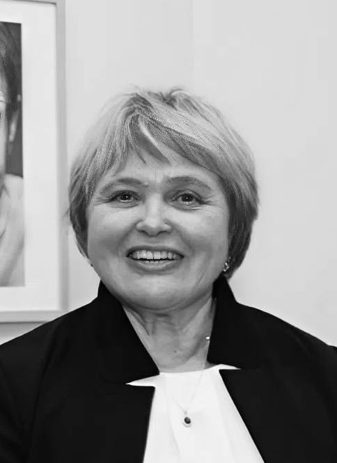 Не стало выдающегося искусствоведа Евгении Петровой Бывший замдиректора Русского музея по научной работе ушла из жизни на 80 м году Евгения Николаевна проработала в Михайловском дворце 59 лет с 1966 года и по сей день Коллектив музея выразил соболезнования родным Подписаться на НТВ Петербург Буст канала