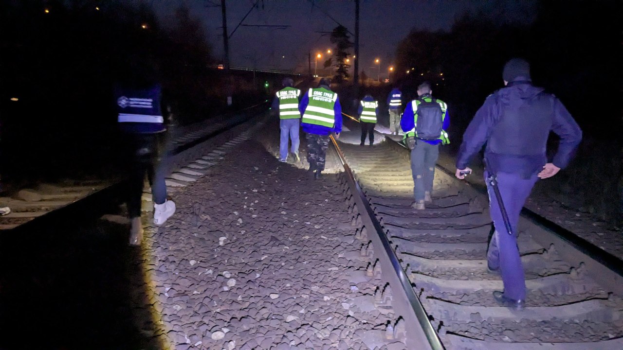В Подмосковье продолжаются поиски 14 летнего подростка пропавшего 13 октября после ухода на сходку зацеперов Волонтёры обследовали 30 км железнодорожных путей от Яхромы до Лобни mosreg поток