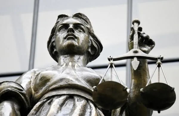 В Верховном суде назвали число приговоров по делам о госизмене в 2025 году Суды вынесли решения в отношении 219 обвиняемых Ещё 14 человек осуждены по статье о шпионаже и 29 стали фигурантами дел о сотрудничестве с иностранным государством для организации действий направленных против безопасности РФ уточнили в суде на запрос ТАСС Все осужденные по этим статьям были приговорены к лишению свободы в том числе два человека за госизмену к пожизненному лишению свободы пояснили в инстанции Подписаться на Говорит Москва Telegram VK МАКС