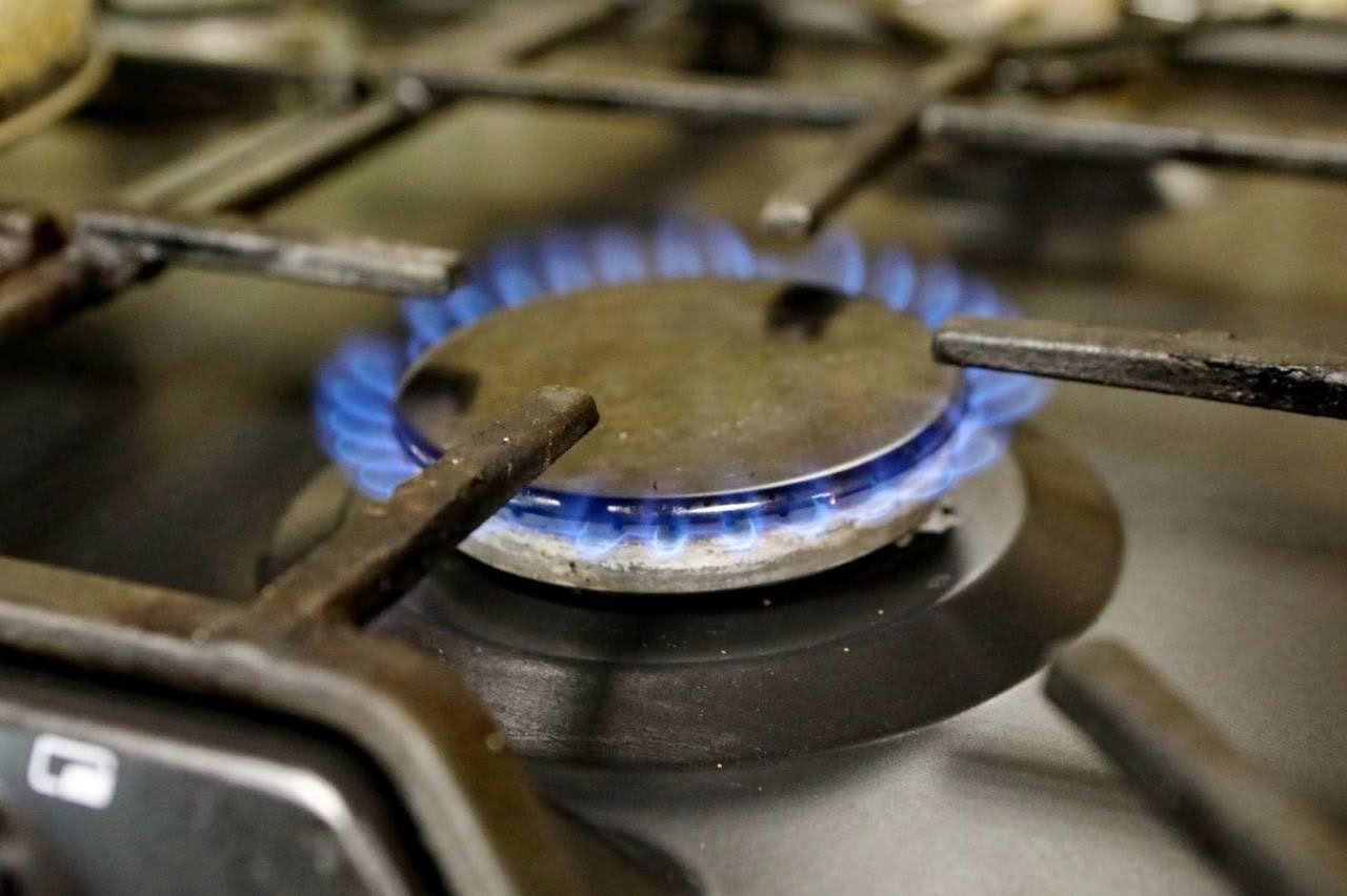 В Вологодской области одновременно реализуются 550 инвестпроектов На оперативном совещании при губернаторе Георгии Филимонове говорили о темпе роста объема инвестиций в основной капитал и о предварительной оценке работы экономического блока за девять месяцев текущего года Работа по обеспечению роста инвестиций в основной капитал Вологодской области ведется в соответствии с поручением Президента Владимира Путина Регион попал в пятерку лидеров страны по соответствующему макропоказателю Одним из значимых инвестпроектов 2025 года является новый цех завода Норд Кроме того ООО Линар строит на Вологодчине уникальный завод по производству импортозамещающей продукции Льняная целлюлоза Ряд соглашений о реализации крупных инвестиционных проектов был заключен на ПМЭФ 2025 Палисад Media Подписывайтесь