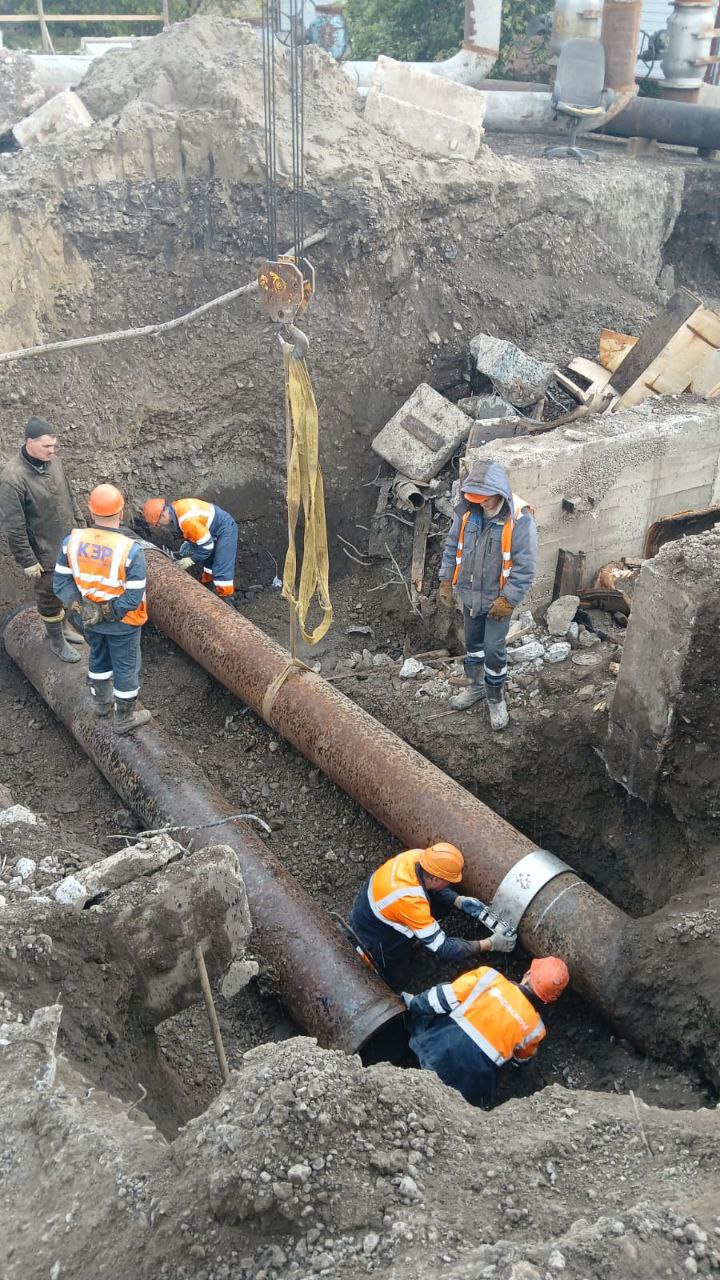 КрасКом запустил систему подачи холодной воды жителям Водников и Торгашино Заполнение систем идет медленно чтобы предотвратить гидравлические удары в трубах Питьевую воду продолжат подвозить согласно графику до подачи воды жителям prmira news