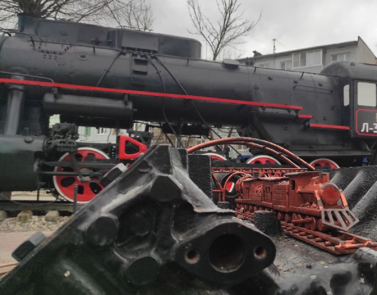 На "Ремпутьмаше" в Калужской области сократят 900 человек     Сокращение персонала производится в полном соответствии с российским законодательством и соблюдением прав трудящихся. Данная процедура коснется порядка девятисот сотрудников компании, однако следует обратить внимание, что часть рабочих получит предложения о трудоустройстве на другие предприятия Холдинга СТМ  ↗  Прислать новость   Подписаться