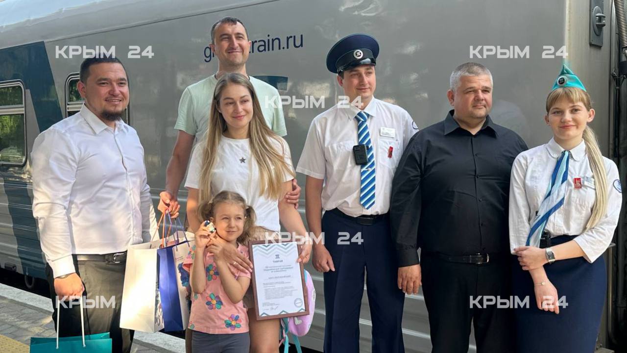 На ж/д вокзале Симферополя встретили 20-миллионного пассажира Юбиляра компания-перевозчик определила с помощью компьютерной программы. Путешественник прибыл в крымскую столицу на поезде из Адлера. Крым 24