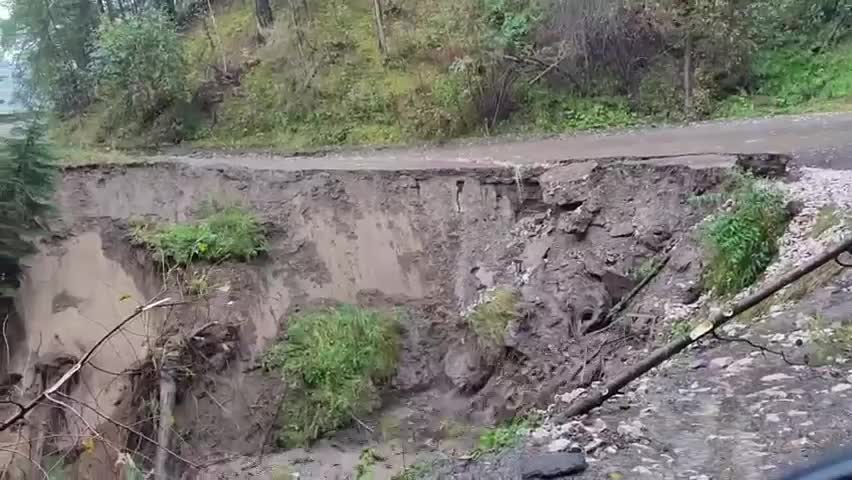 В Красноярске из-за ливня размыло дорогу к СНТ