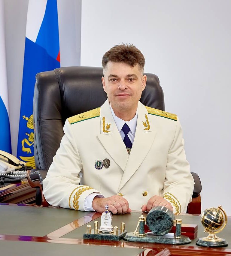 Константин Жиляков останется прокурором Калужской области еще на 5 лет Его полномочия были продлены указом президента Владимира Путина Подписаться Прислать новость