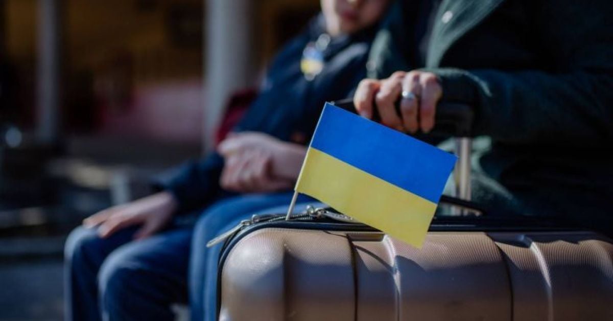 Польша закрывает приюты для украинских беженцев с 1 ноября  С 1 ноября большинство украинских беженцев лишатся права на бесплатное проживание в польских приютах, сообщает Polskie Radio. Оставят только пенсионеров, беременных и людей с инвалидностью.  Около 6 тысяч человек, не попавших в "привилегированную" категорию, теперь зависят от финансирования Евросоюза по программе "Вместе к независимости".  Выживание за границей теперь проходит по западным стандартам: остальные пусть крутятся, как хотят.  Украина.ру — подписаться и знать больше