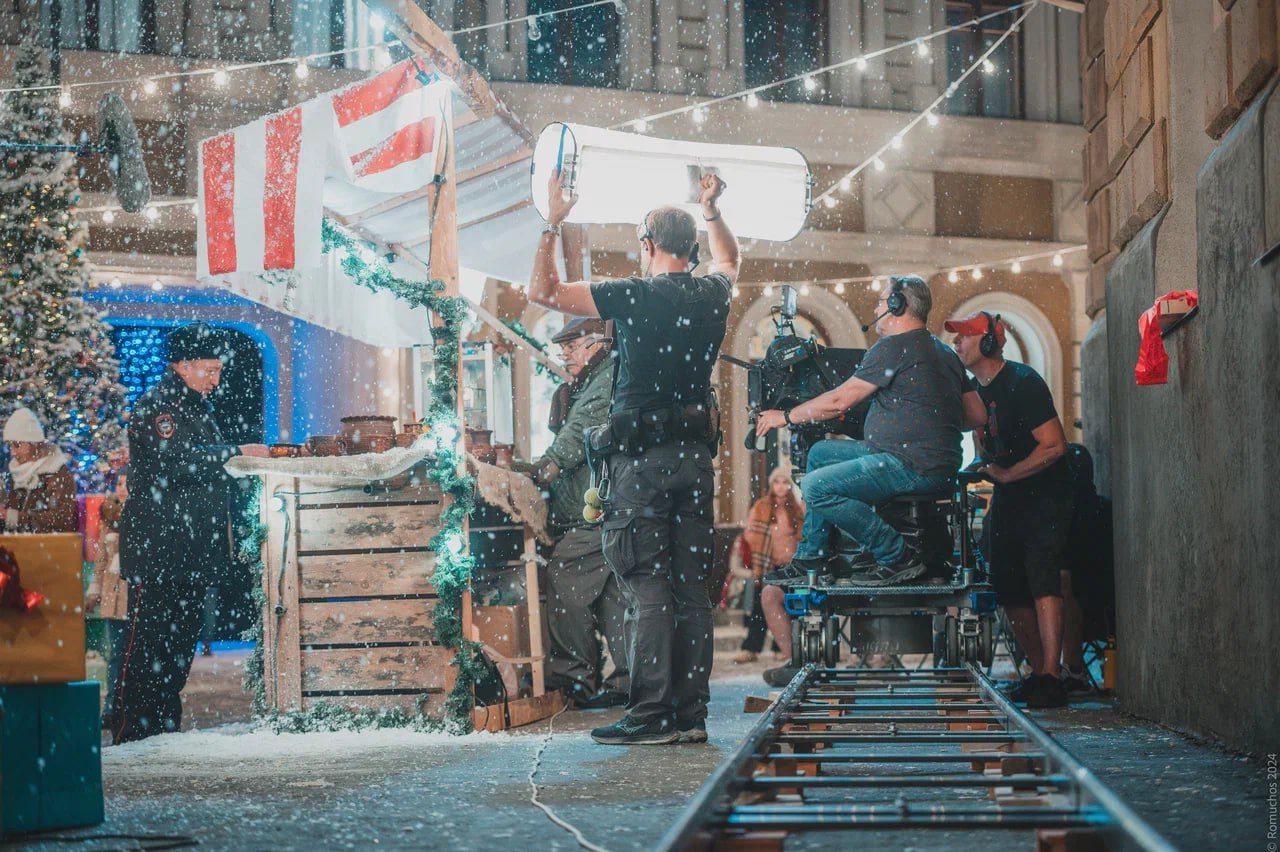 Okko подвёл итоги 2025 года В топ 5 платформы проекты снятые при поддержке Московской кинокомиссии Самыми популярными полнометражными фильмами на стриминге по количеству уникальных зрителей стали   Домовёнок Кузя   Баба Яга спасает Новый год часть съемок прошла в Кинопарке Москино В топ сериалов вошли   Лихие   Волшебный участок 2 сезон   Как приручить лису С помощью Московской кинокомиссии рождаются самые кассовые и любимые зрителями проекты Ждём новых рекордов Подписывайтесь на нас в Telegram и MAX