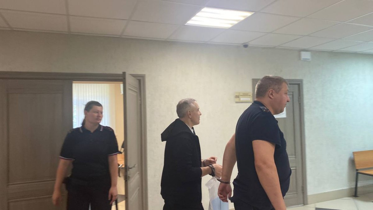 ‍ Для экс-главы самарского минтранса И. Пивкина запросили 8 лет лишения свободы  Сегодня  в Октябрьском районном суде города Самара проходят прения сторон по делу бывшего министра транспорта региона Ивана Пивкина. Экс-чиновнику инкриминируют злоупотребление служебным положением. Сам подозреваемый свою вину не признает. Подробности читайте на нашем сайте.   : ГТРК Самара