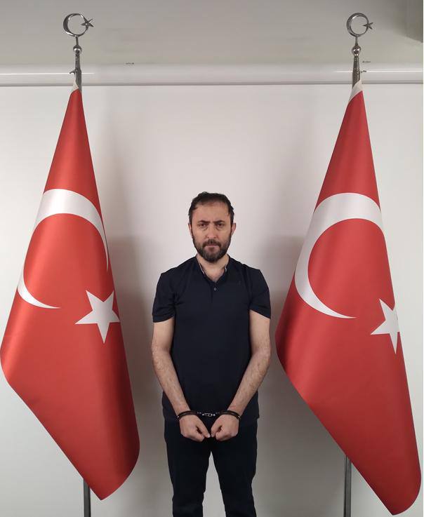 Точечная операция MİT Турецкая разведка MİT при поддержке пакистанской разведки ISI задержала высокопоставленного члена террористической группировки ДАЕШ запрещено в РФ Озгюр Алтуна. Его доставили в Турцию. Будьте в курсе последних новостей с «TRT на русском»