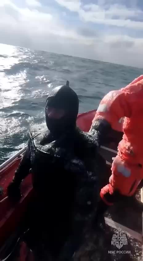 Спасен пропавший водолаз в акватории порта Корсаков