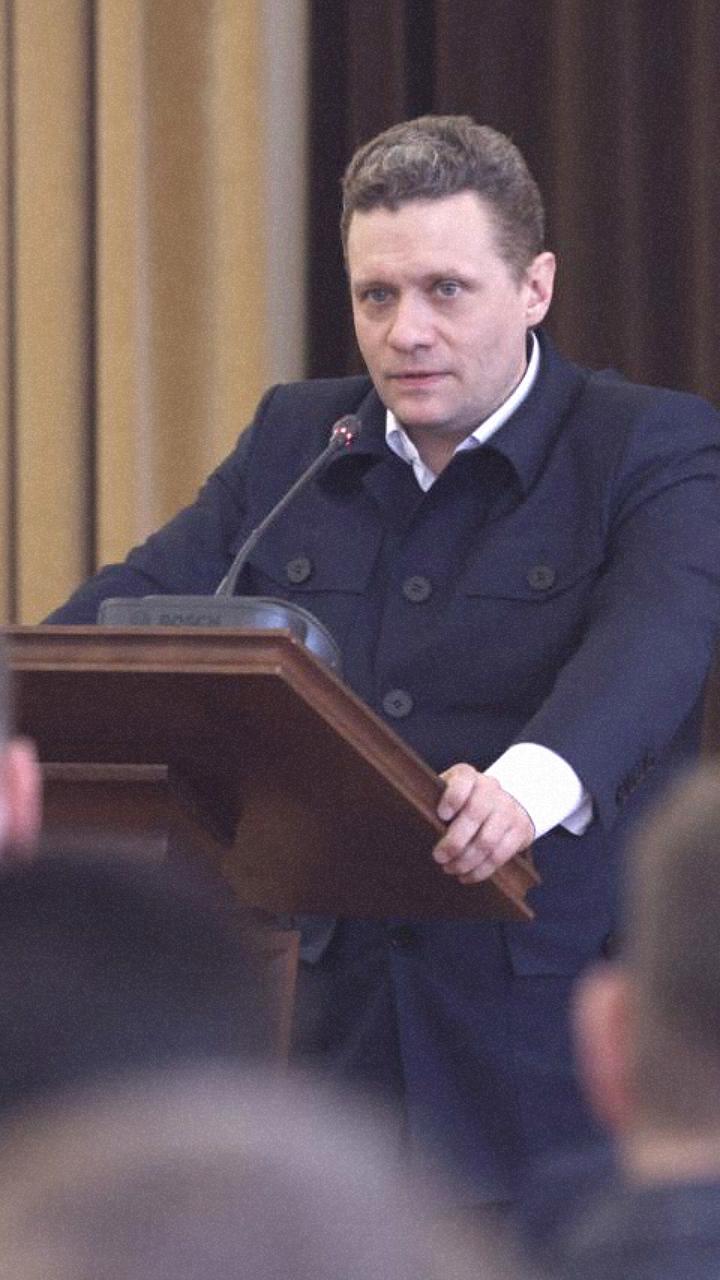 Глава департамента городского хозяйства Вологды ушел после инцидента с падением остановки