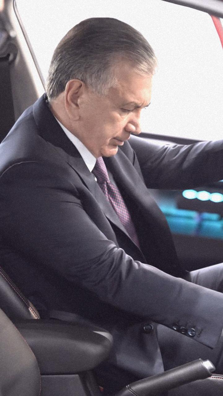 Президенту презентовали автомобиль Kia Sonet на заводе ADM Jizzakh