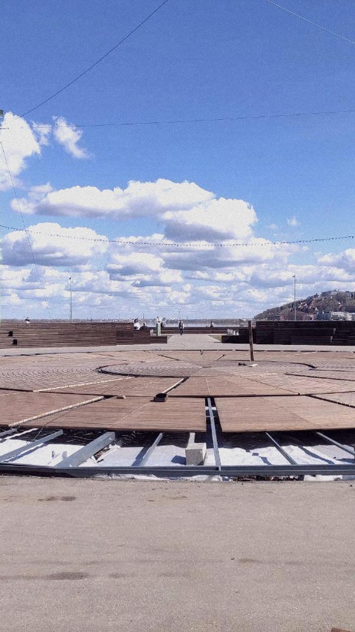 На Стрелке в Нижнем Новгороде начали собирать круглую сцену