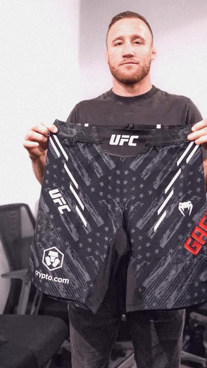 UFC 300: три титульных битвы, претендентский бой Царукяна и дебют Харрисон