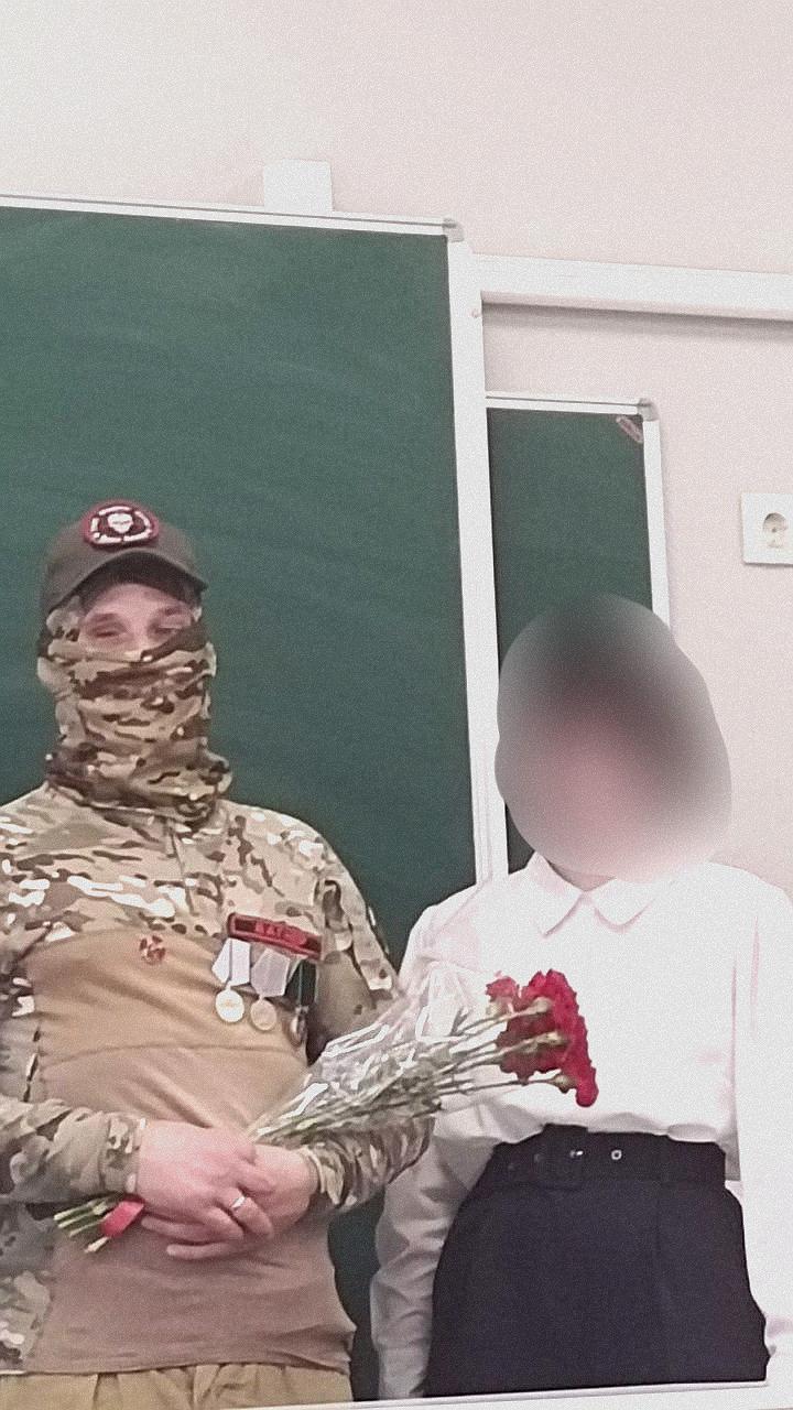 Участник войны в Украине, осужденный за склонение к суициду, проводит патриотические лекции в школах Подмосковья