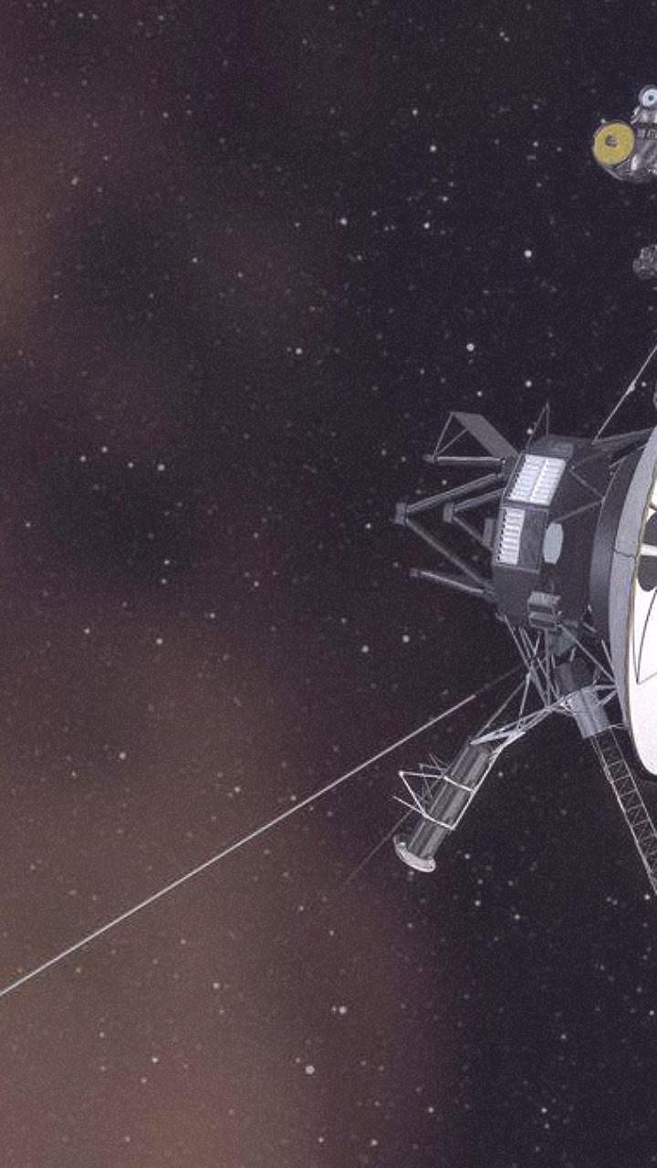Инженеры NASA впервые за 5 месяцев получили данные о состоянии зонда Voyager-1