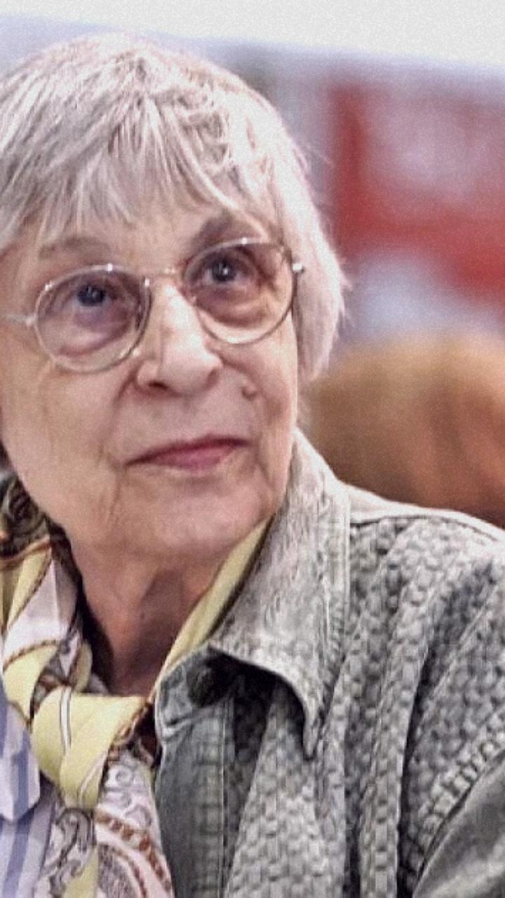 Поэтесса Юнна Мориц запретит бардам исполнять песни на свои стихи
