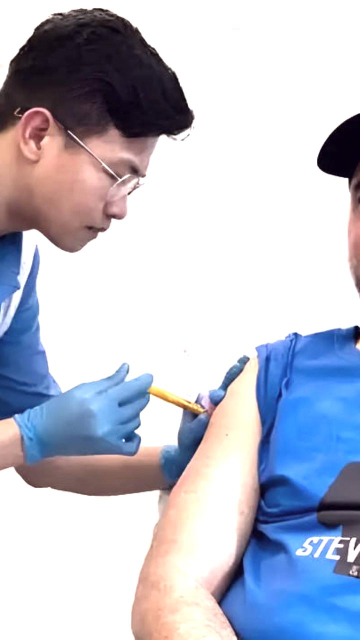 Началась третья фаза испытаний мРНК вакцины от меланомы